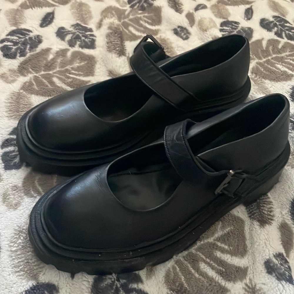 Shoe